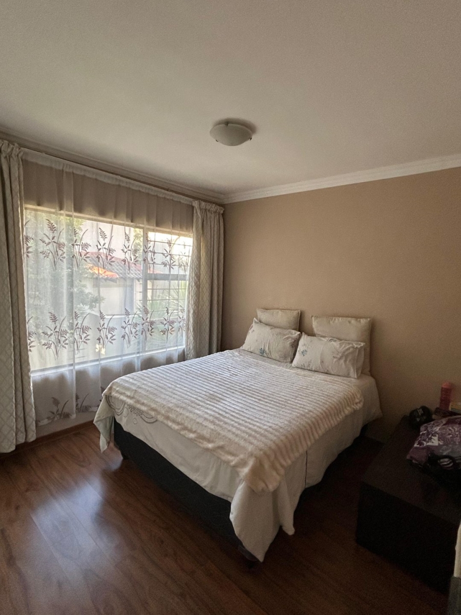 4 Bedroom Property for Sale in Faerie Glen Gauteng