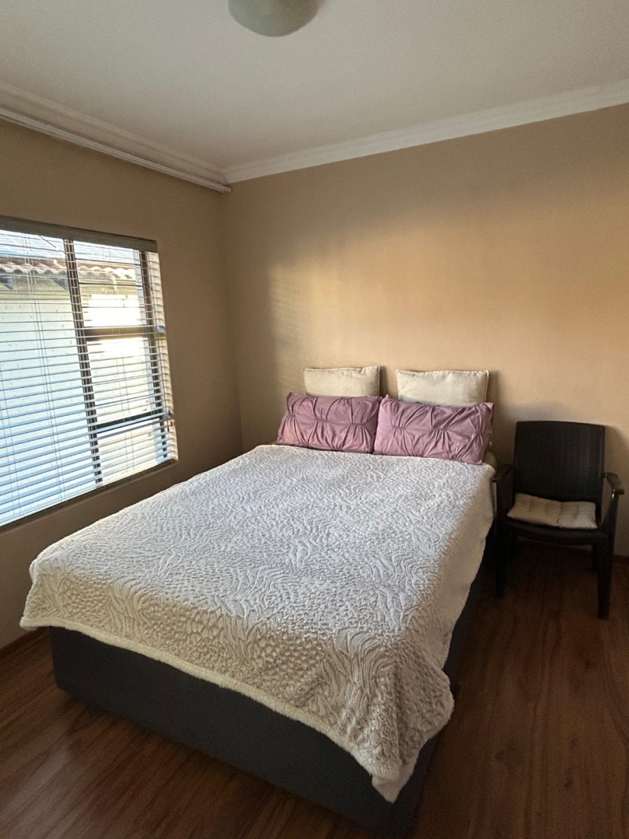 4 Bedroom Property for Sale in Faerie Glen Gauteng
