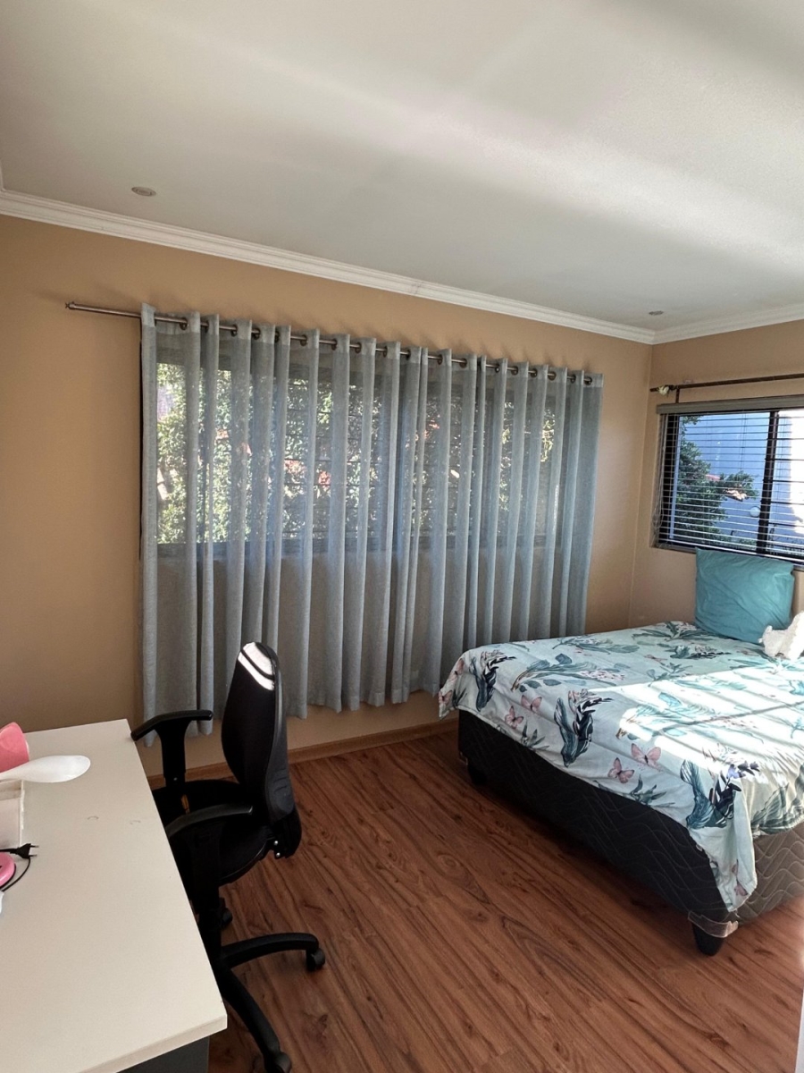 4 Bedroom Property for Sale in Faerie Glen Gauteng