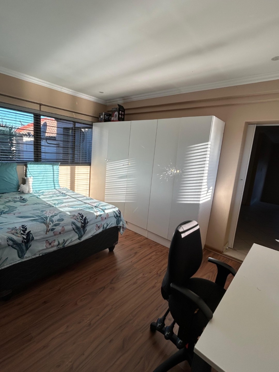 4 Bedroom Property for Sale in Faerie Glen Gauteng