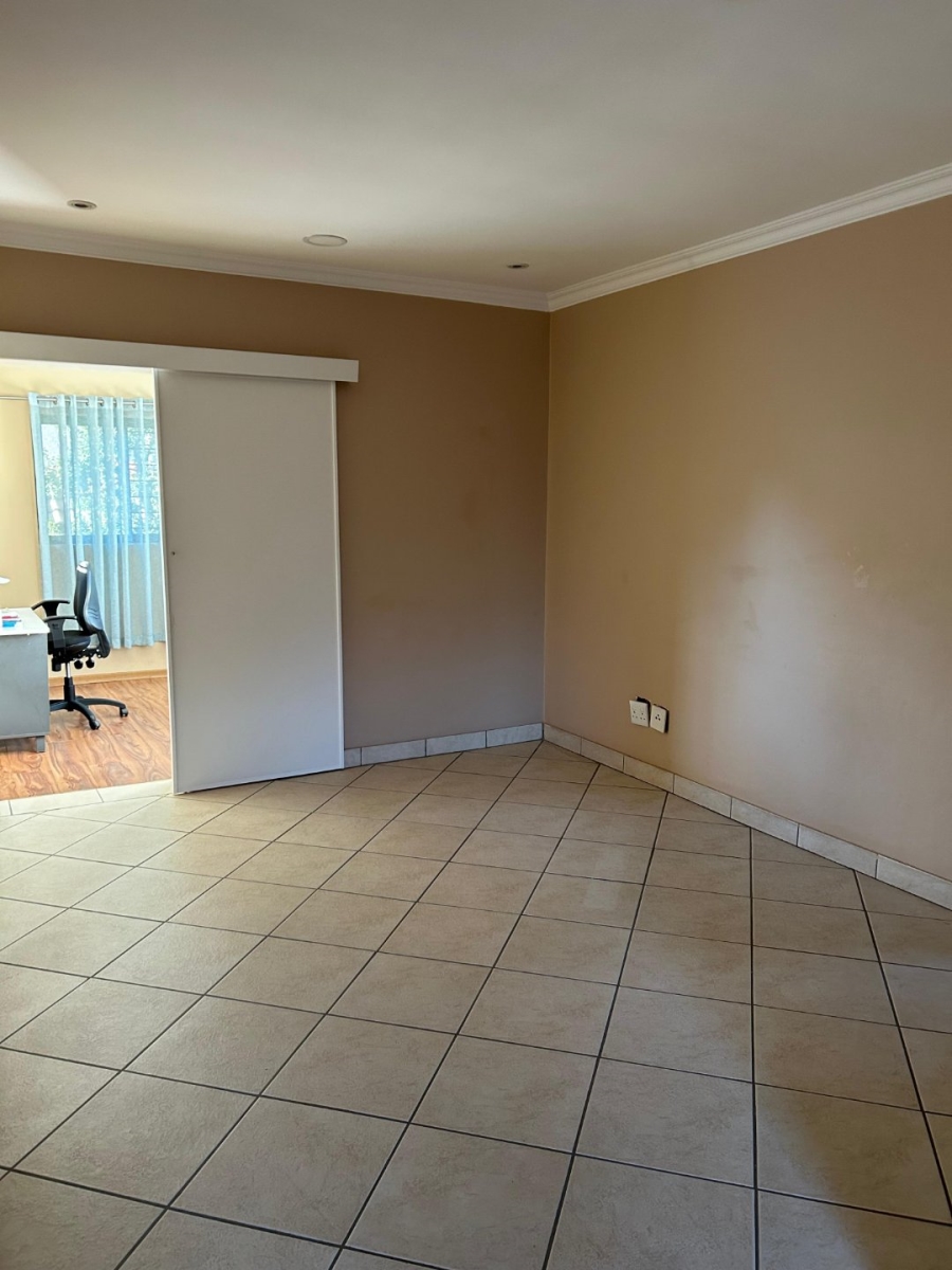 4 Bedroom Property for Sale in Faerie Glen Gauteng