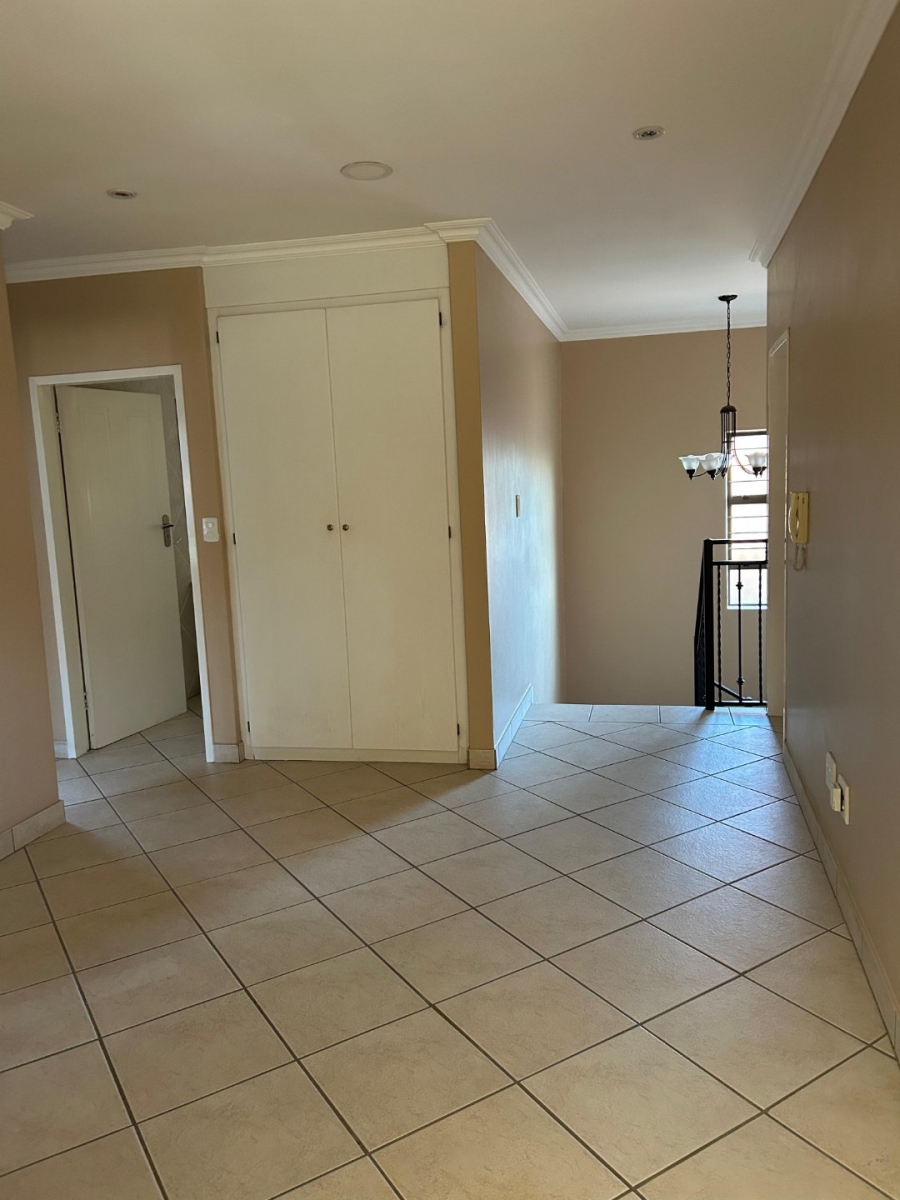 4 Bedroom Property for Sale in Faerie Glen Gauteng