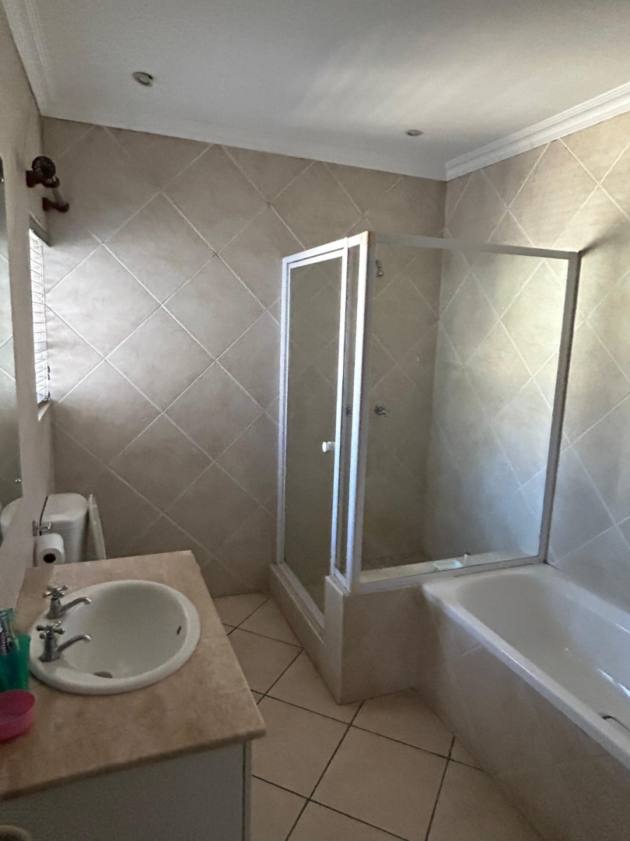 4 Bedroom Property for Sale in Faerie Glen Gauteng