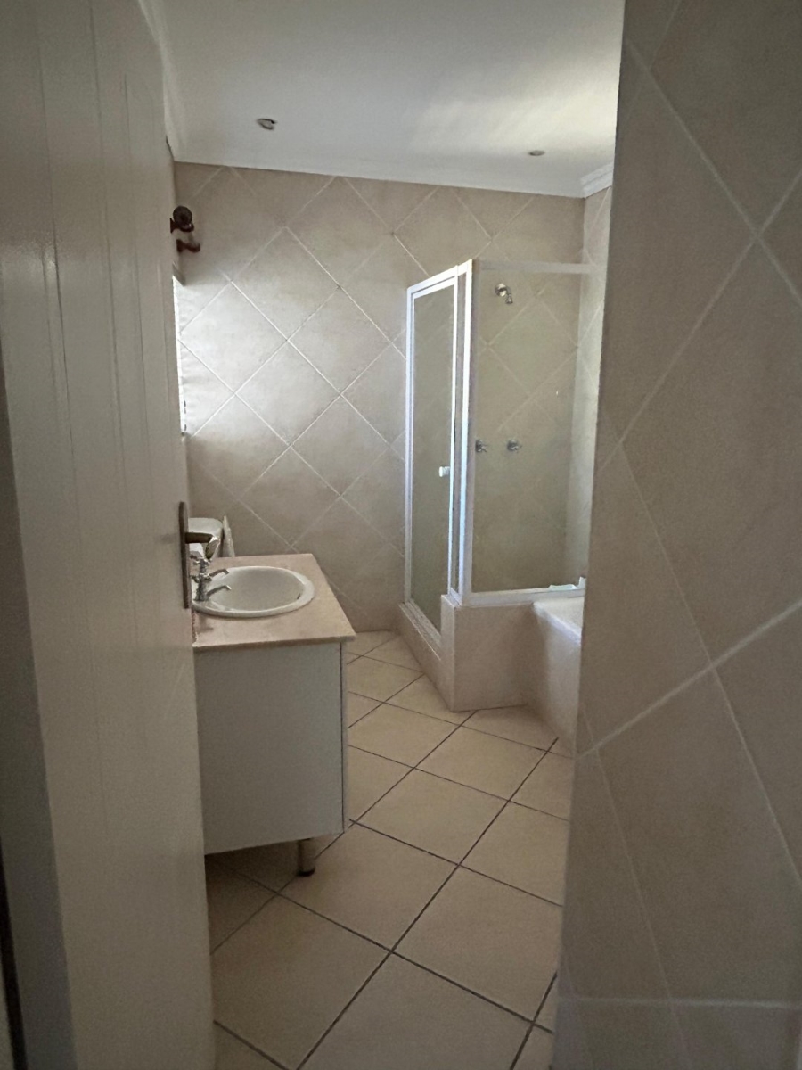 4 Bedroom Property for Sale in Faerie Glen Gauteng