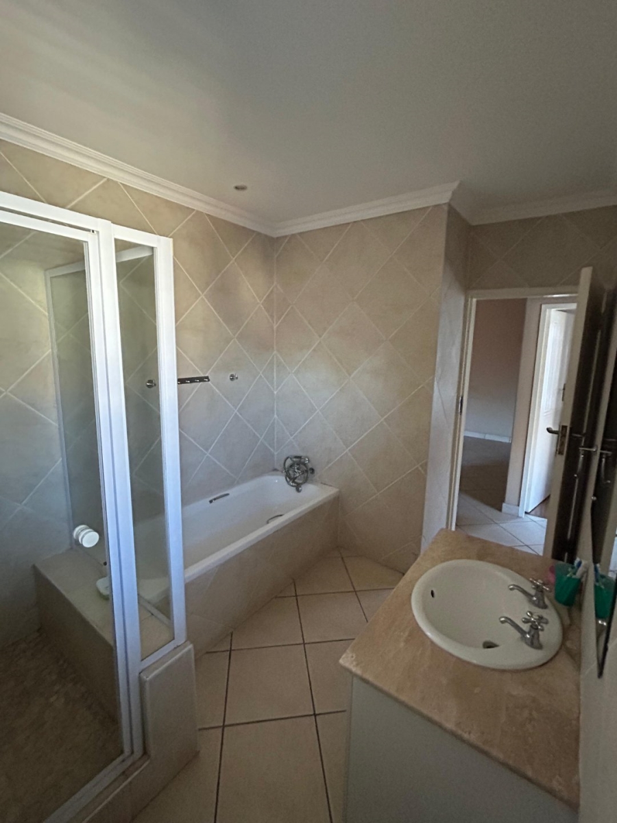4 Bedroom Property for Sale in Faerie Glen Gauteng