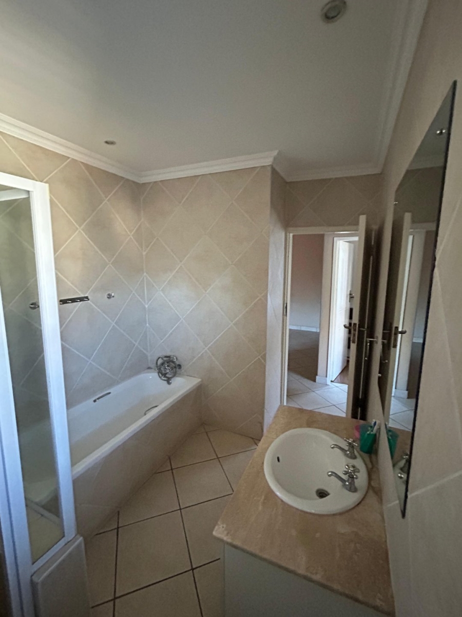 4 Bedroom Property for Sale in Faerie Glen Gauteng