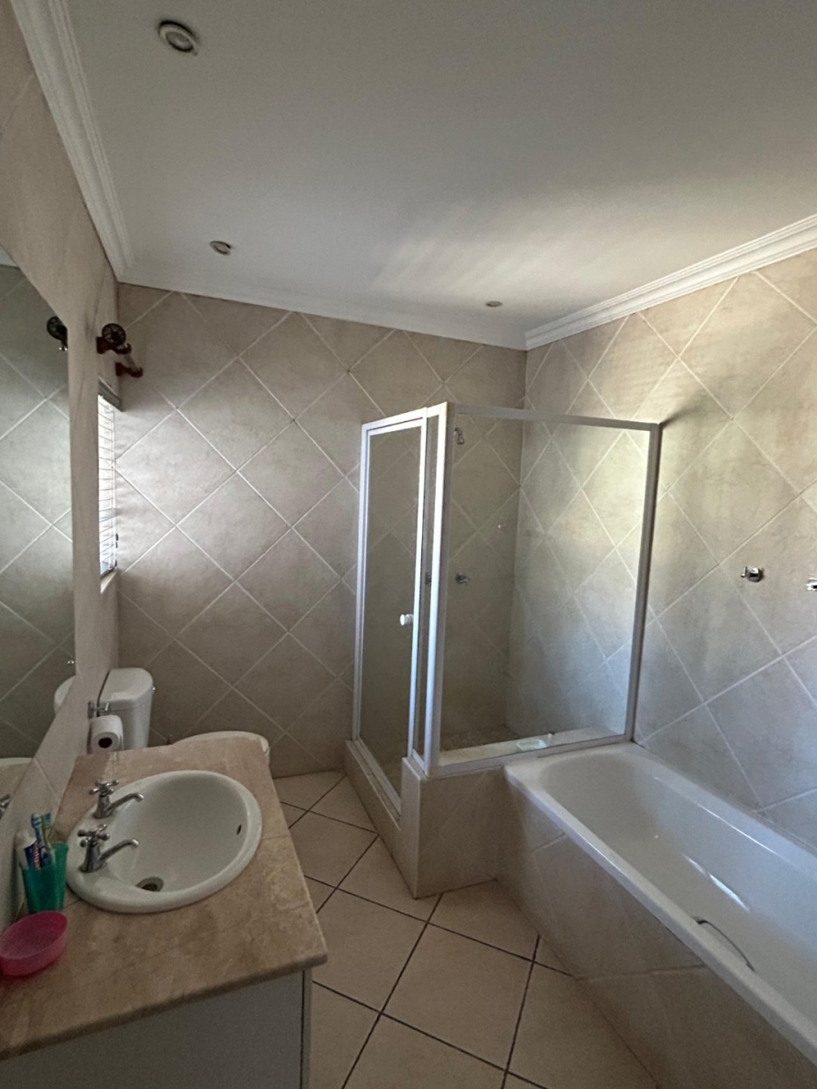 4 Bedroom Property for Sale in Faerie Glen Gauteng