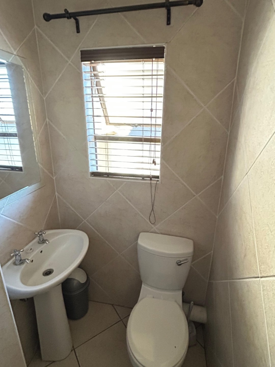 4 Bedroom Property for Sale in Faerie Glen Gauteng