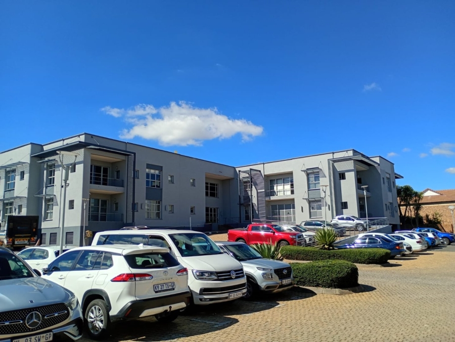 To Let Commercial Property for Rent in Die Hoewes Gauteng