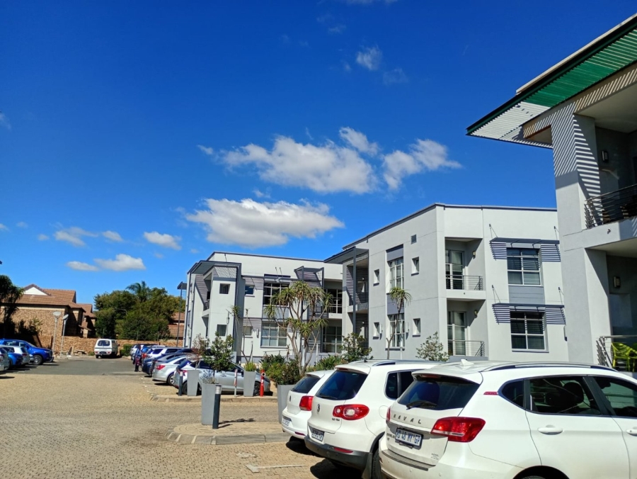To Let Commercial Property for Rent in Die Hoewes Gauteng