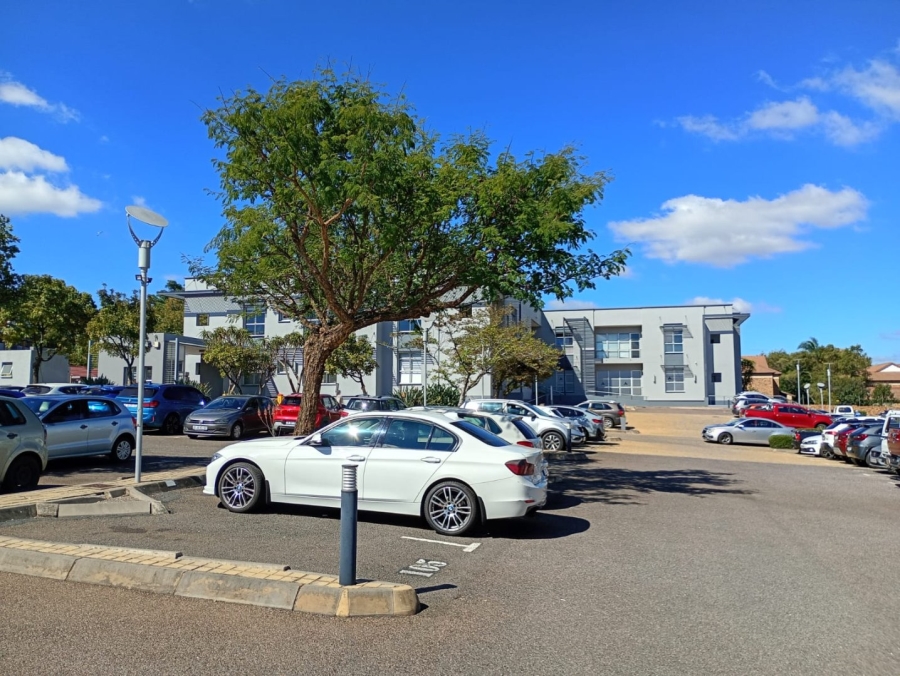To Let Commercial Property for Rent in Die Hoewes Gauteng