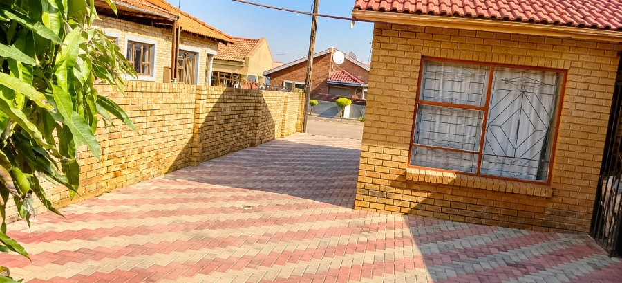 2 Bedroom Property for Sale in Soshanguve WW Gauteng