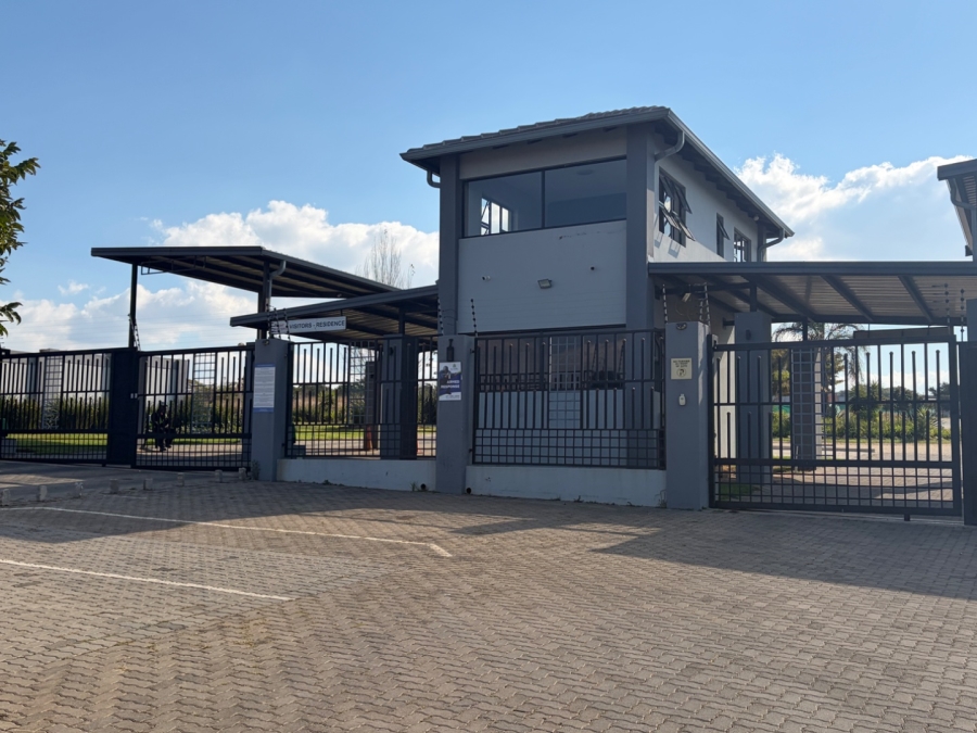 4 Bedroom Property for Sale in Blue Hills AH Gauteng