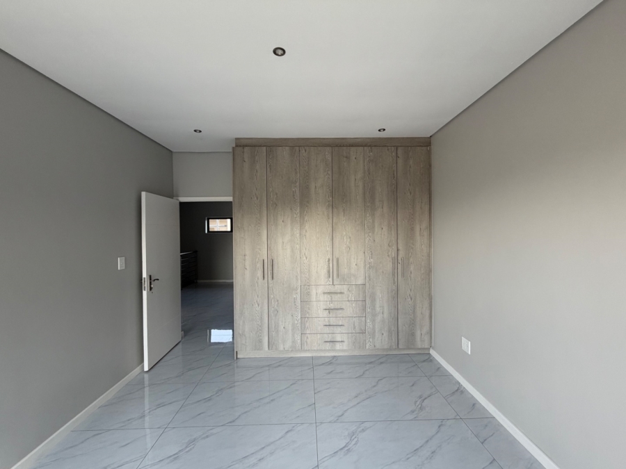 4 Bedroom Property for Sale in Blue Hills AH Gauteng