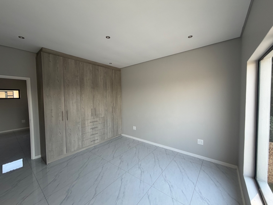 4 Bedroom Property for Sale in Blue Hills AH Gauteng