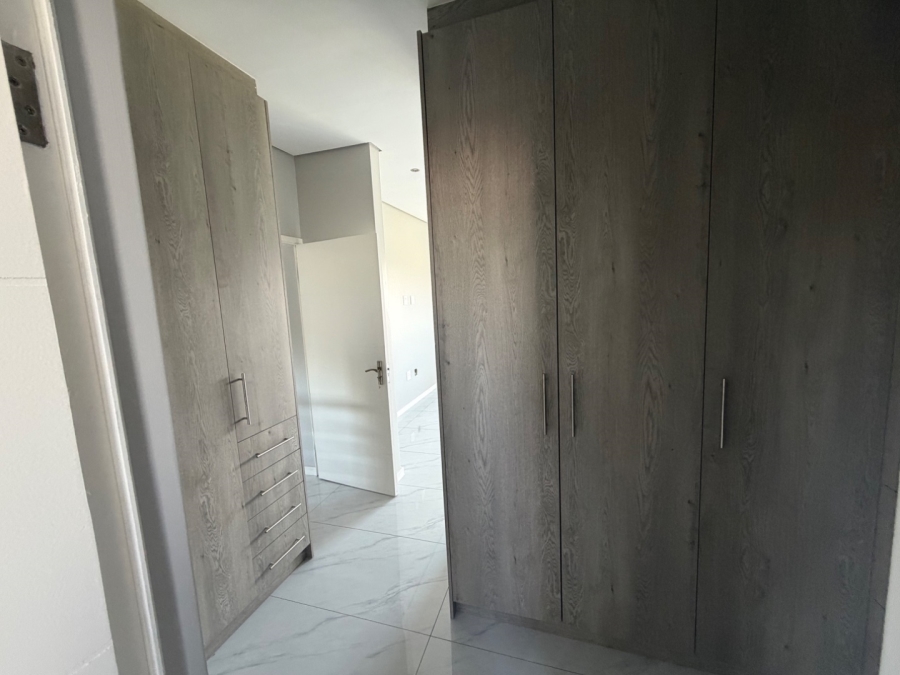 4 Bedroom Property for Sale in Blue Hills AH Gauteng