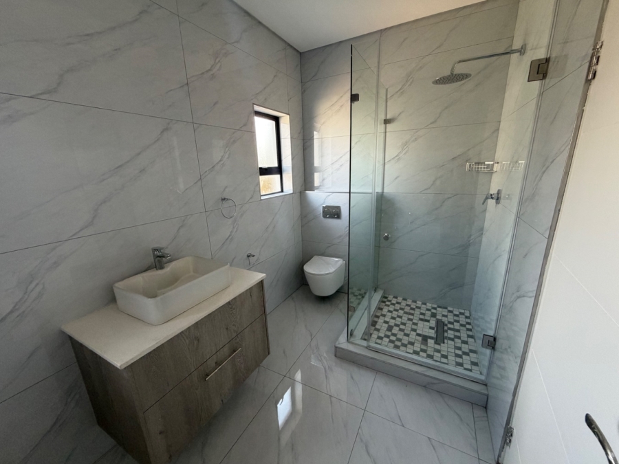 4 Bedroom Property for Sale in Blue Hills AH Gauteng