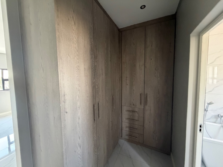 4 Bedroom Property for Sale in Blue Hills AH Gauteng