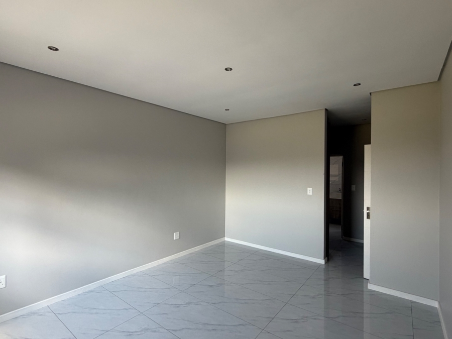 4 Bedroom Property for Sale in Blue Hills AH Gauteng