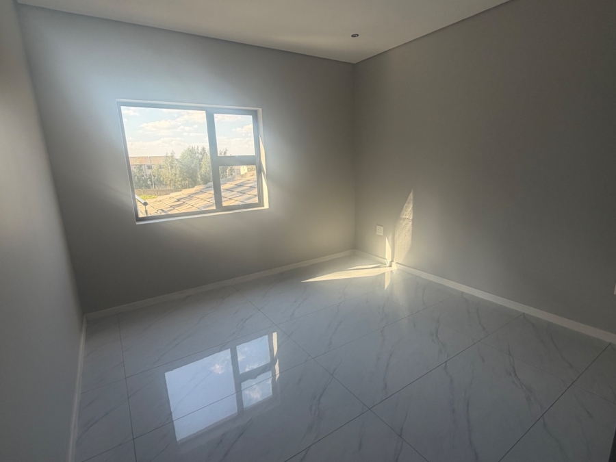 4 Bedroom Property for Sale in Blue Hills AH Gauteng