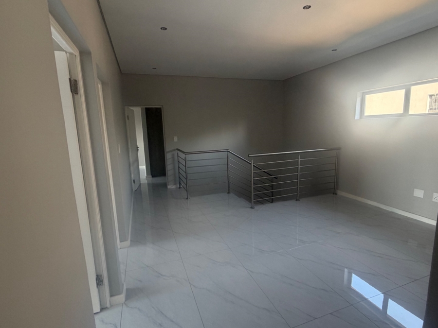 4 Bedroom Property for Sale in Blue Hills AH Gauteng