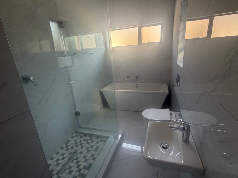 4 Bedroom Property for Sale in Blue Hills AH Gauteng