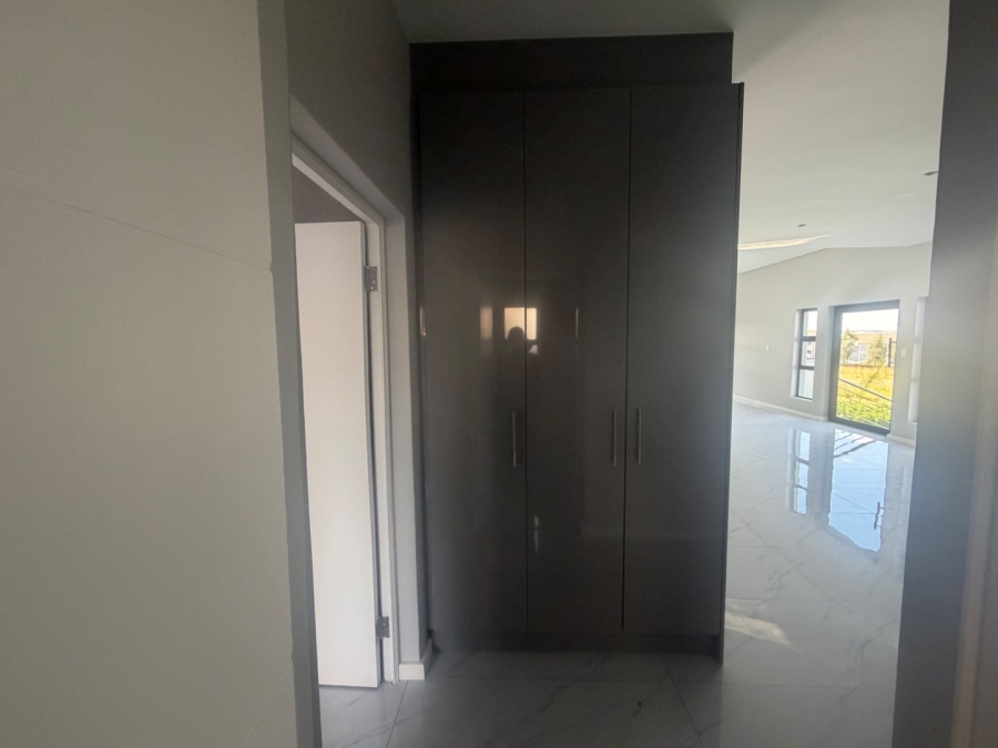 4 Bedroom Property for Sale in Blue Hills AH Gauteng