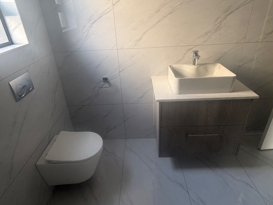 4 Bedroom Property for Sale in Blue Hills AH Gauteng