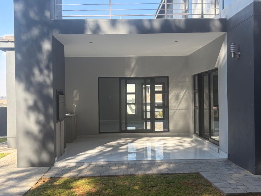 4 Bedroom Property for Sale in Blue Hills AH Gauteng