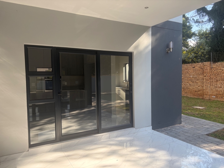 4 Bedroom Property for Sale in Blue Hills AH Gauteng