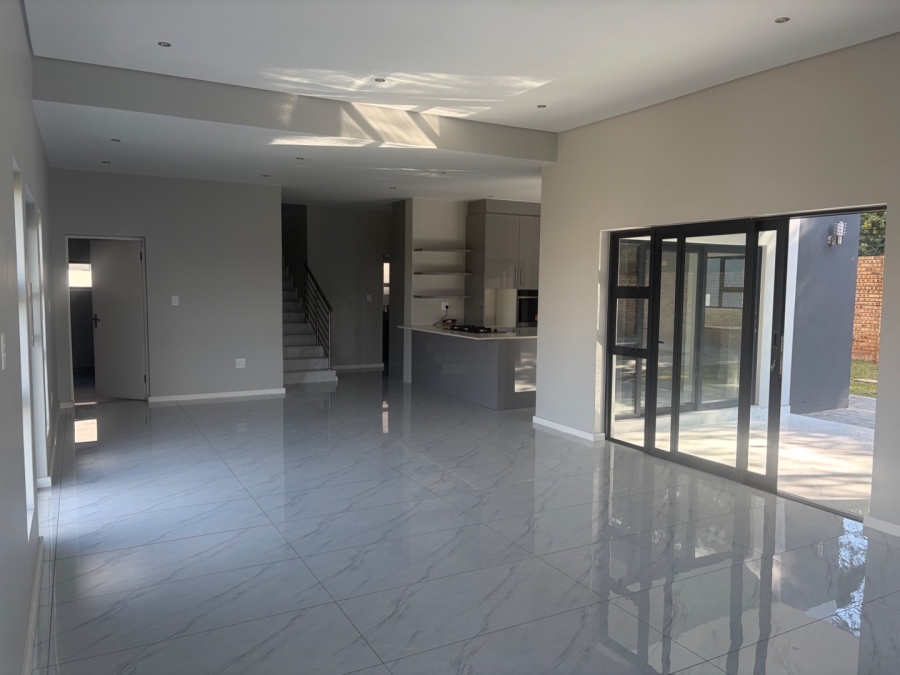 4 Bedroom Property for Sale in Blue Hills AH Gauteng