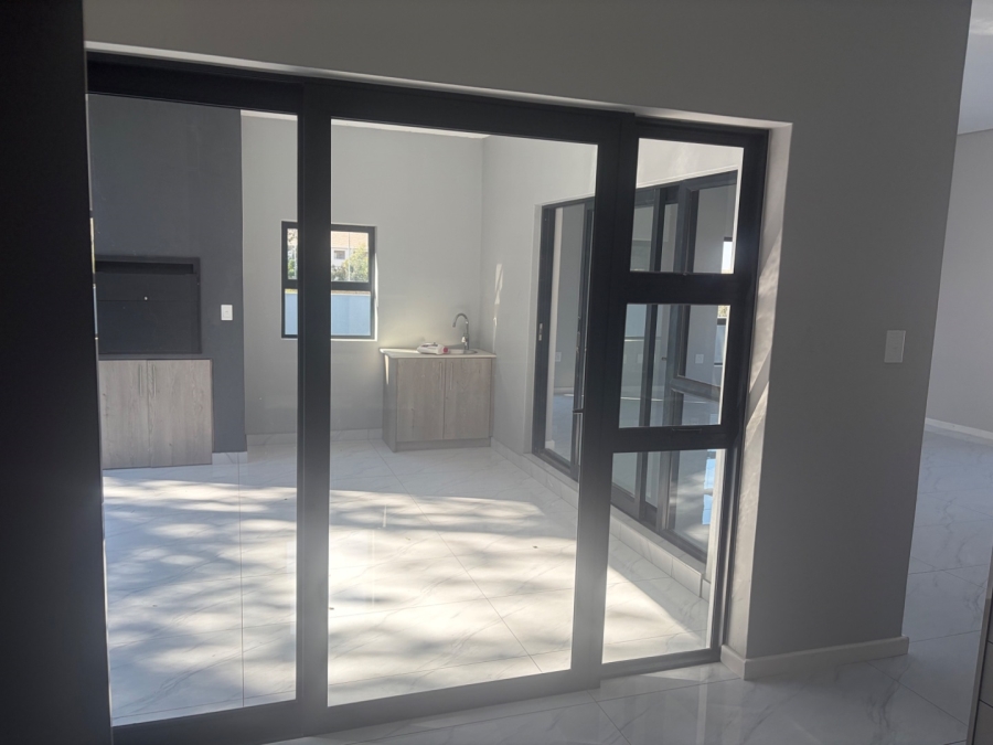 4 Bedroom Property for Sale in Blue Hills AH Gauteng