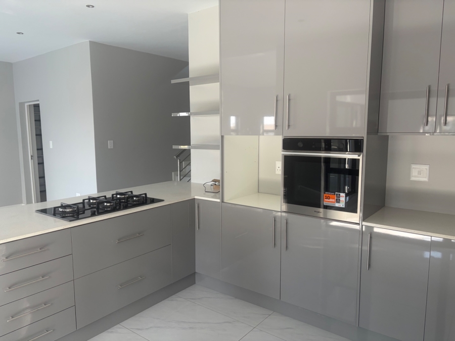 4 Bedroom Property for Sale in Blue Hills AH Gauteng