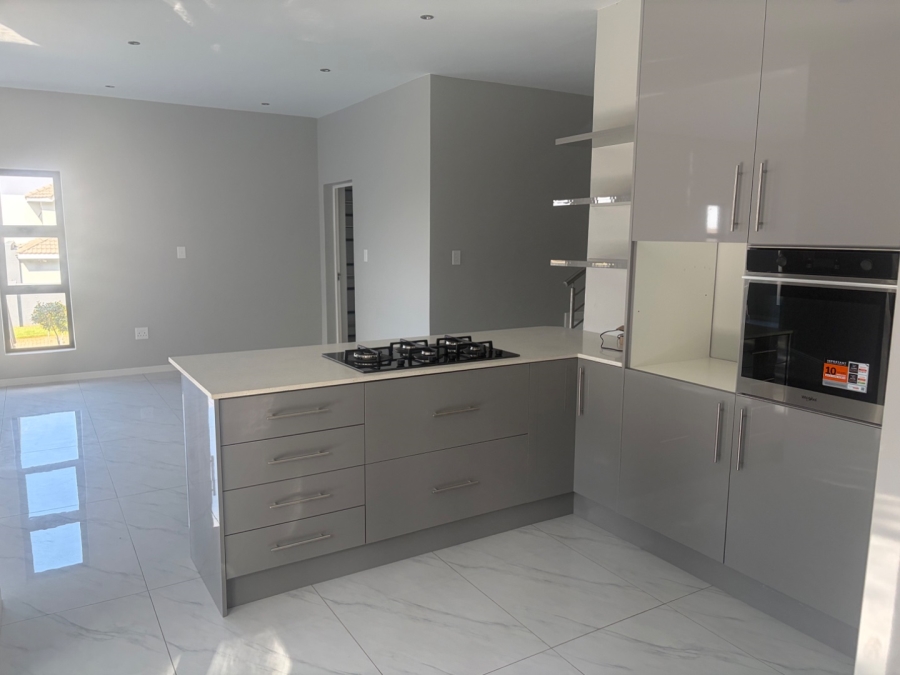 4 Bedroom Property for Sale in Blue Hills AH Gauteng