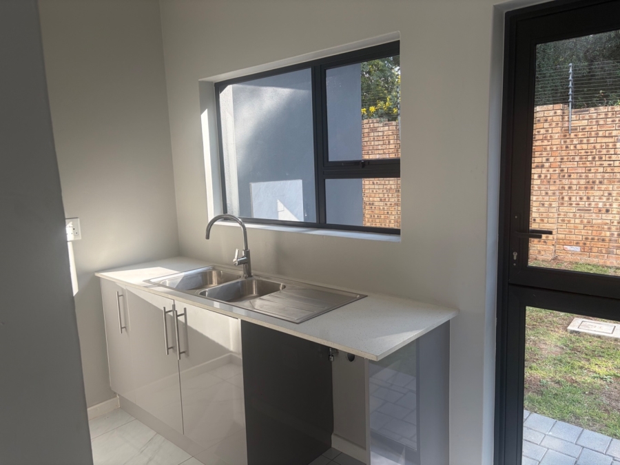 4 Bedroom Property for Sale in Blue Hills AH Gauteng