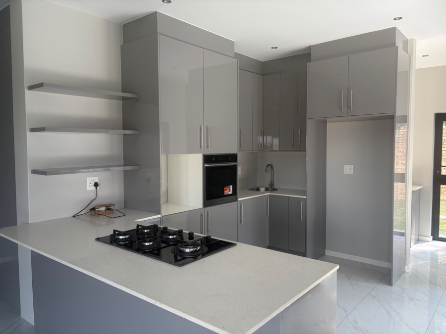 4 Bedroom Property for Sale in Blue Hills AH Gauteng