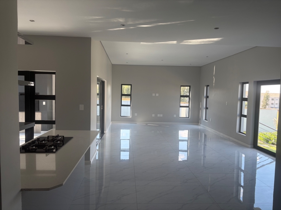 4 Bedroom Property for Sale in Blue Hills AH Gauteng