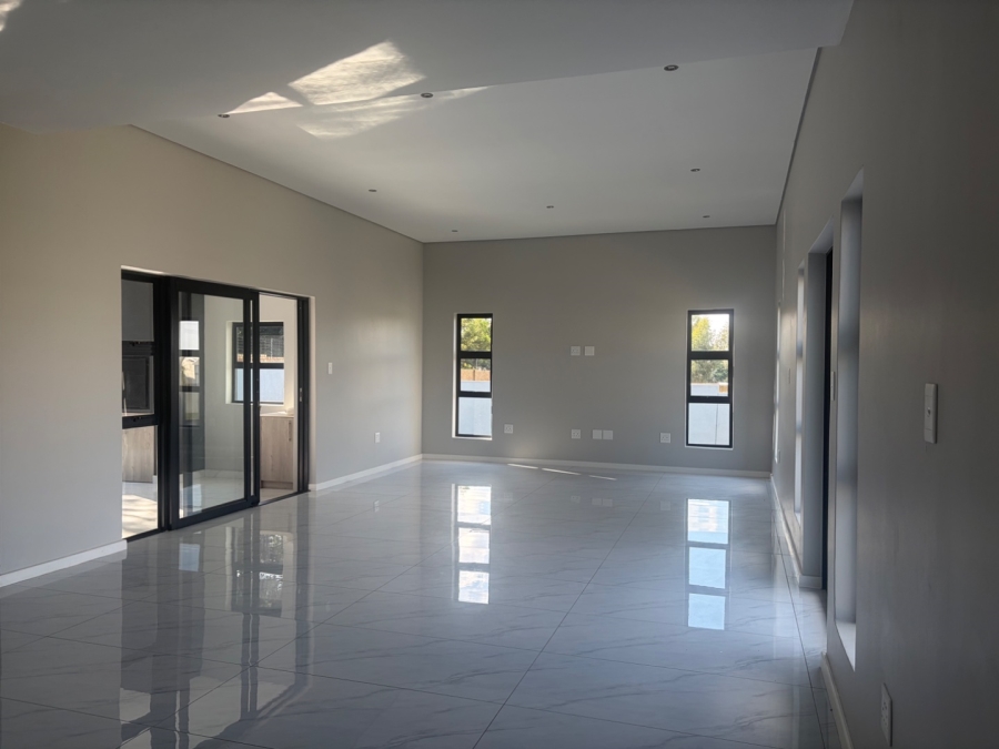 4 Bedroom Property for Sale in Blue Hills AH Gauteng