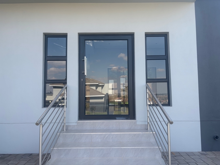 4 Bedroom Property for Sale in Blue Hills AH Gauteng