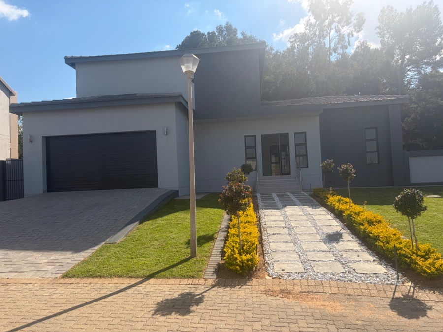 4 Bedroom Property for Sale in Blue Hills AH Gauteng