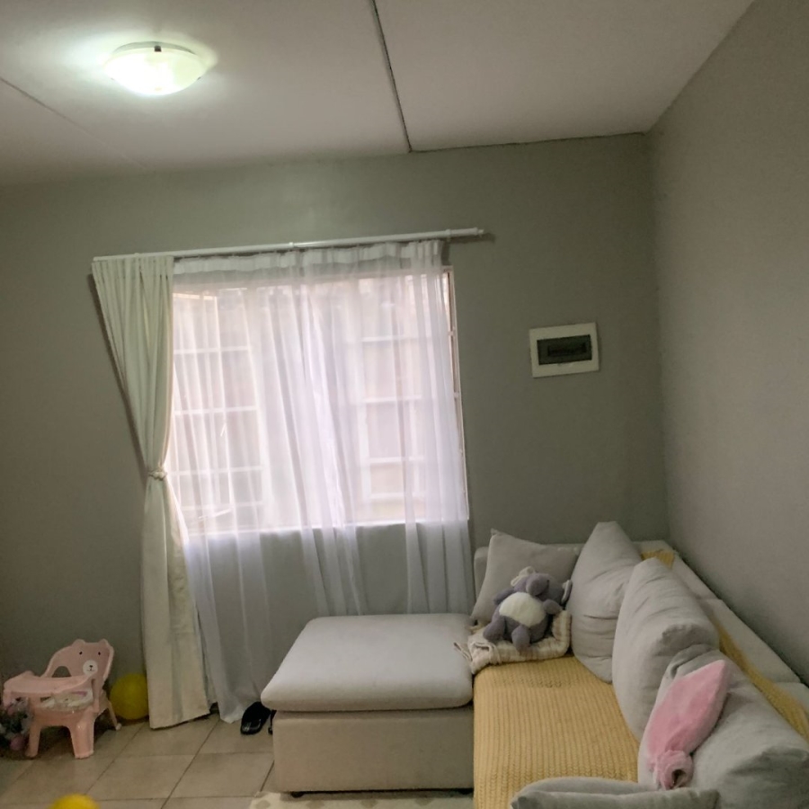 To Let 2 Bedroom Property for Rent in Florida Gauteng
