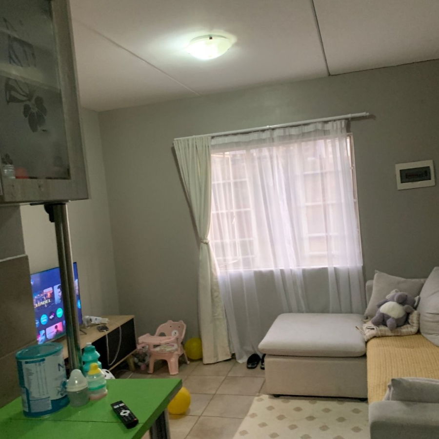 To Let 2 Bedroom Property for Rent in Florida Gauteng
