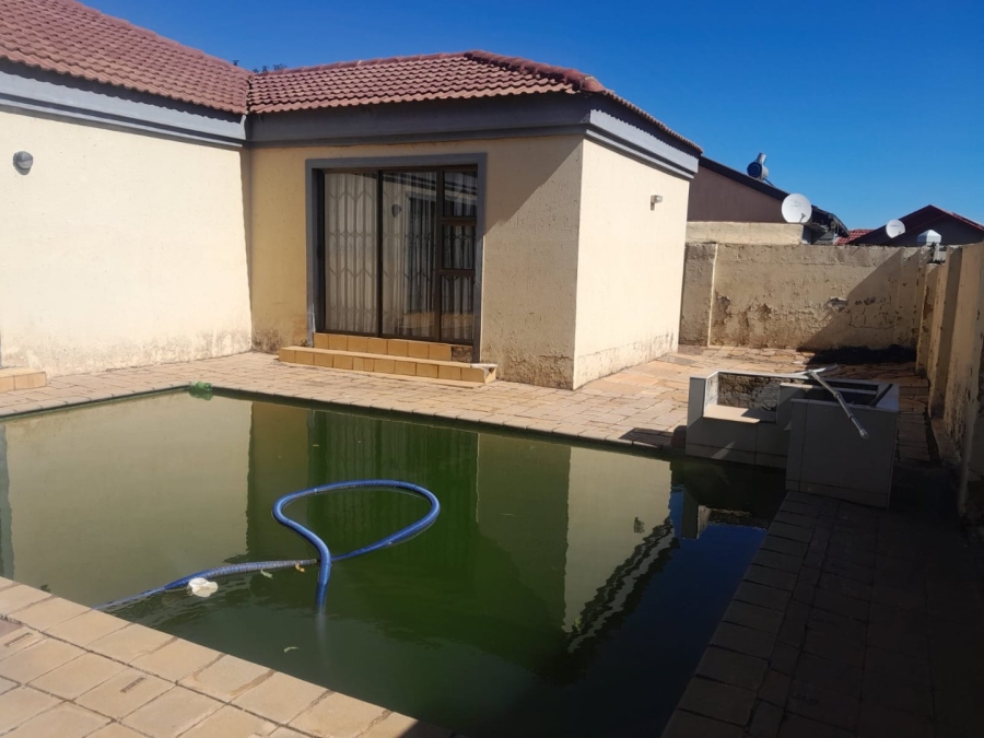4 Bedroom Property for Sale in Vosloorus Gauteng