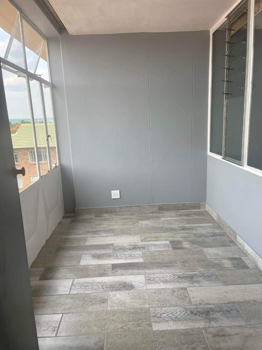 To Let 2 Bedroom Property for Rent in Moregloed Gauteng