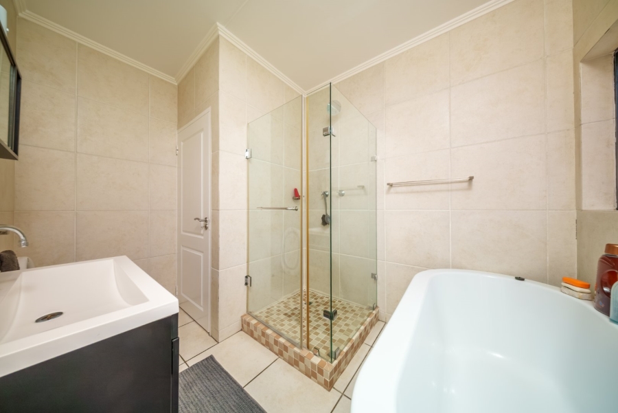 2 Bedroom Property for Sale in Greenstone Hill Gauteng