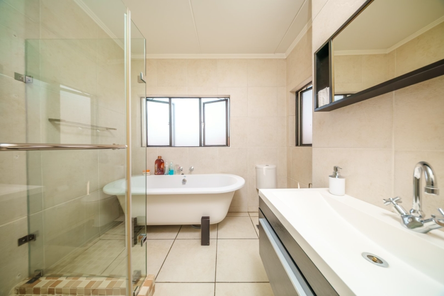 2 Bedroom Property for Sale in Greenstone Hill Gauteng