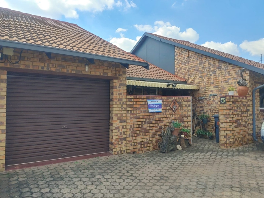 2 Bedroom Property for Sale in Wilro Park Gauteng