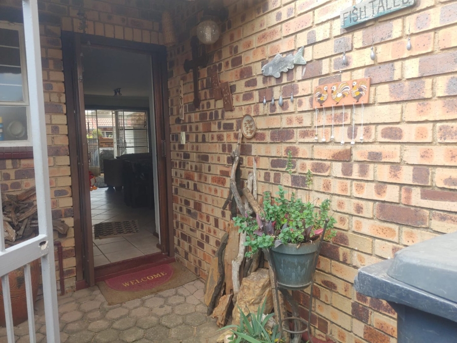 2 Bedroom Property for Sale in Wilro Park Gauteng