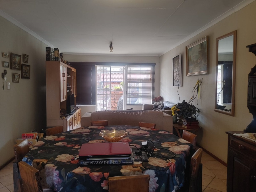 2 Bedroom Property for Sale in Wilro Park Gauteng