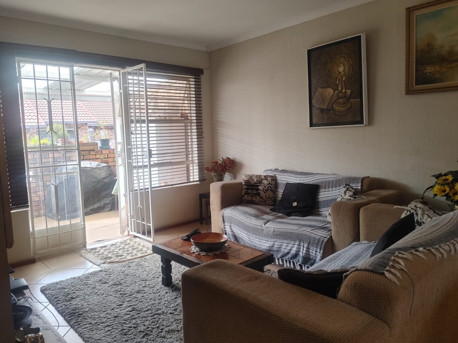 2 Bedroom Property for Sale in Wilro Park Gauteng